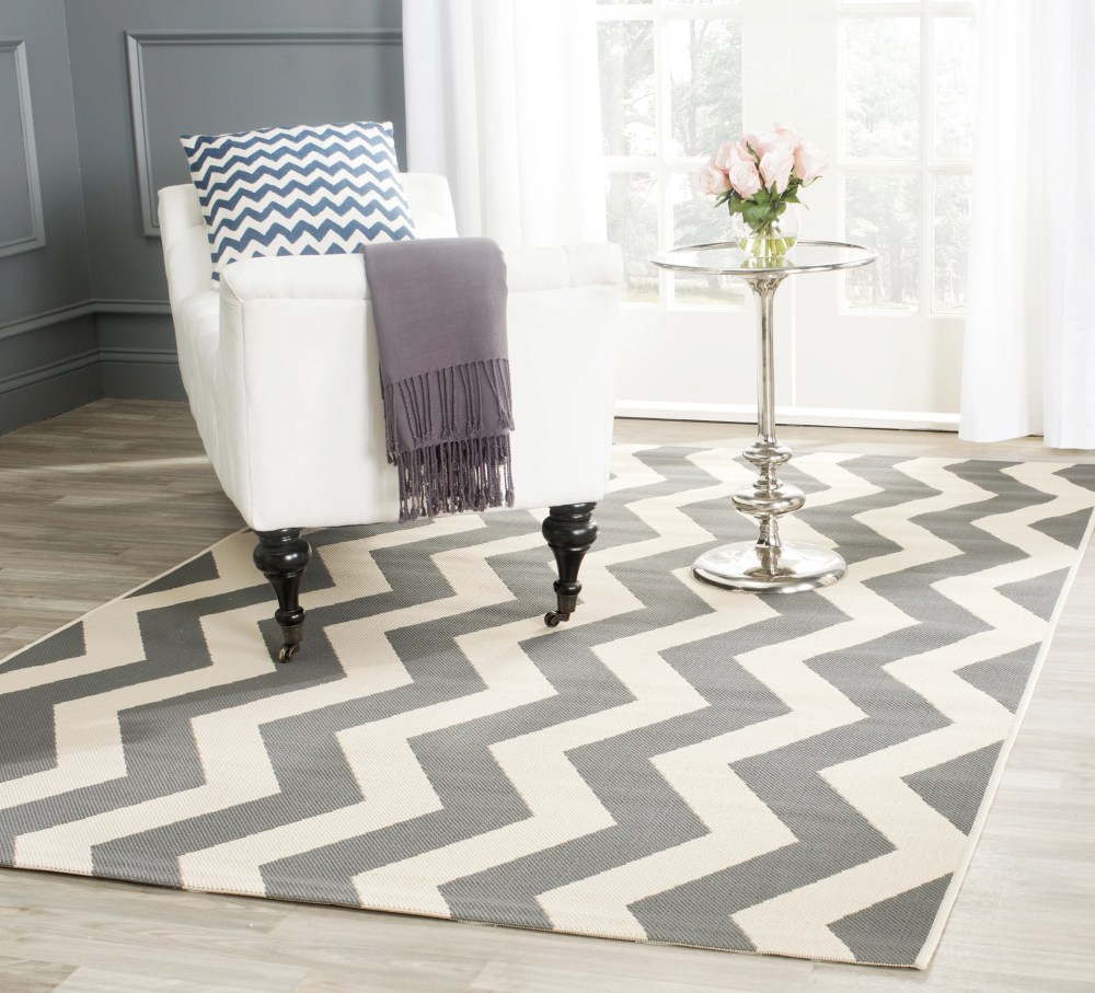 Safavieh Courtyard Ayden Chevron Indoor/Outdoor Area Rug, Gray/Beige, 6'7" x 9'6" - Image 6