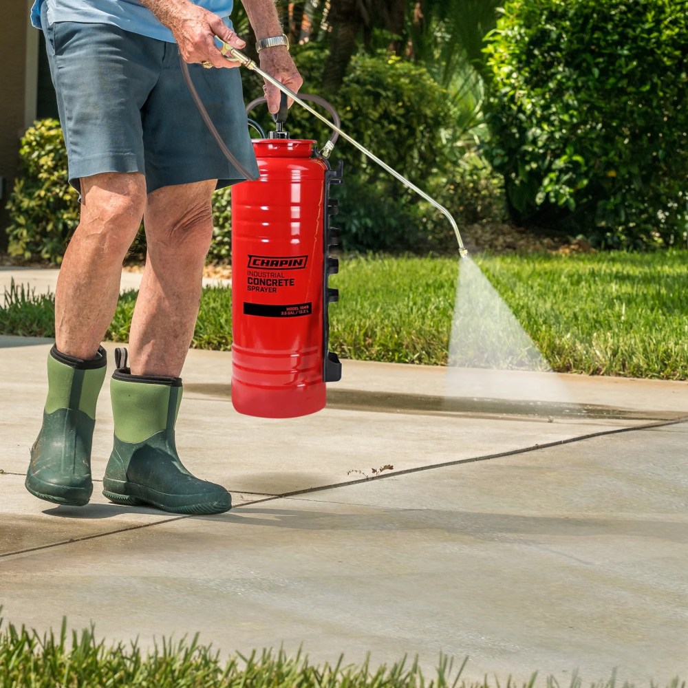 Chapin 1949 3.5 Gallon Tri-Poxy Industrial Open Head Sprayer for Professional Concrete Applications with All Brass Components, Red - Image 6