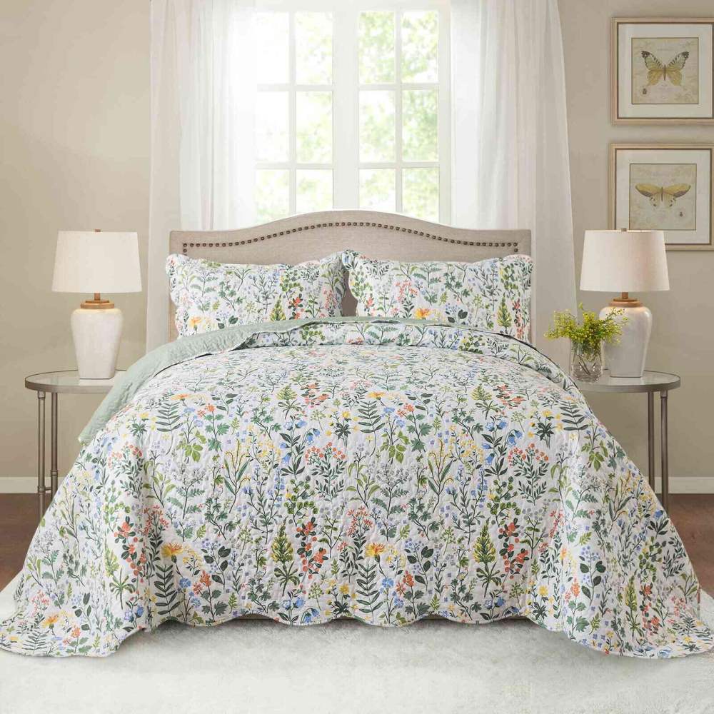 WannaToo Quilt Collection Microfiber Floral Bedding Set Green and White Quilt, King Size (3 Count)