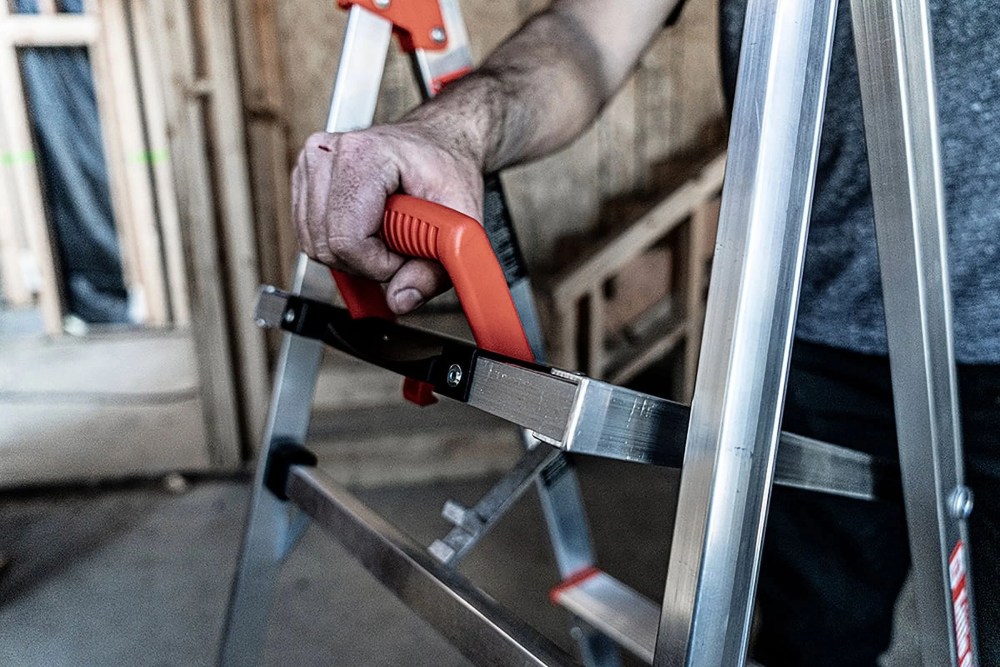 Little Giant Flip-N-Lite 5 Aluminum, Platform 3 Step Ladder, 300 lbs Rated, Type 1A - Image 3