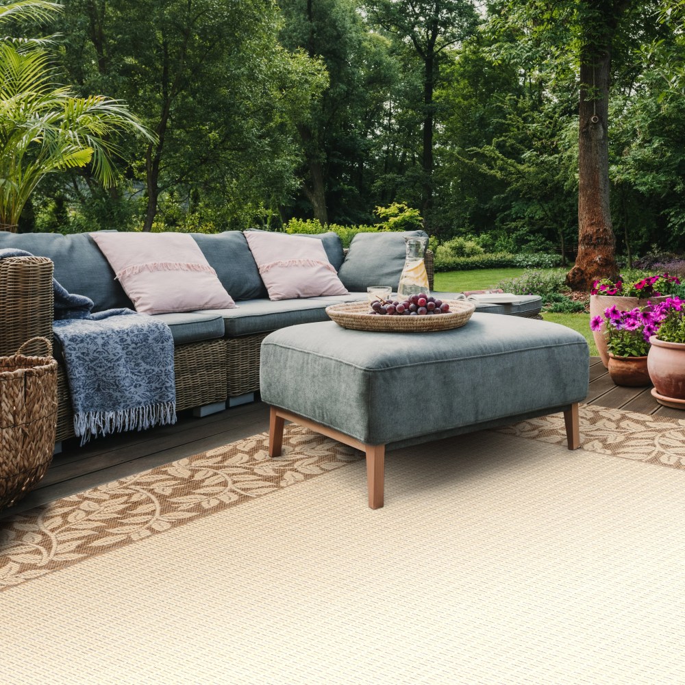 SAFAVIEH Courtyard Regent Oriental Indoor/Outdoor Area Rug, Natural/Brown, 5'3" x 7'7" - Image 6