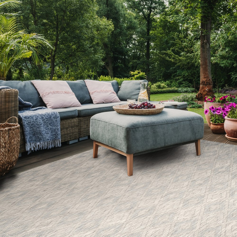 Safavieh Courtyard Teodor Geometric Indoor/Outdoor Area Rug, Gray, 6'7" x 9'6" - Image 5