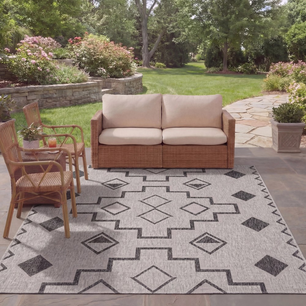 SAFAVIEH Courtyard Floella Geometric Indoor/Outdoor Area Rug, 6'7" x 9'6", Grey/Black - Image 12