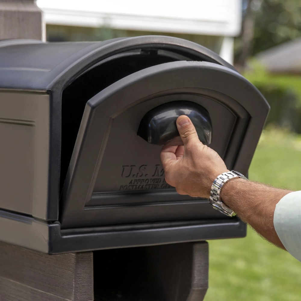 Step2 Lakewood Extra Large T4 Mailbox with Post Kit and Magnetic Closure - Image 2