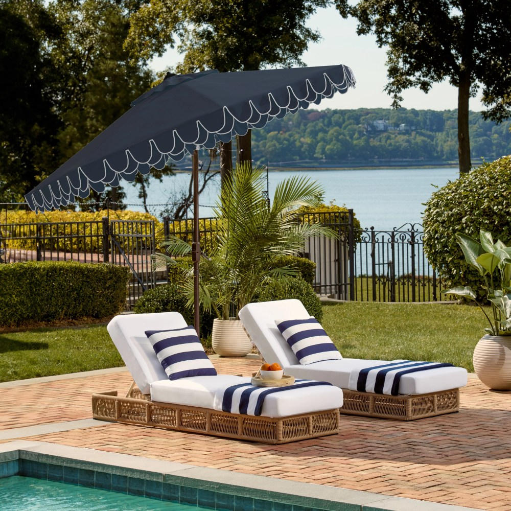 SAFAVIEH Outdoor Collection Elegant Valance 9-Foot Tilt Umbrella Navy / White - Image 5