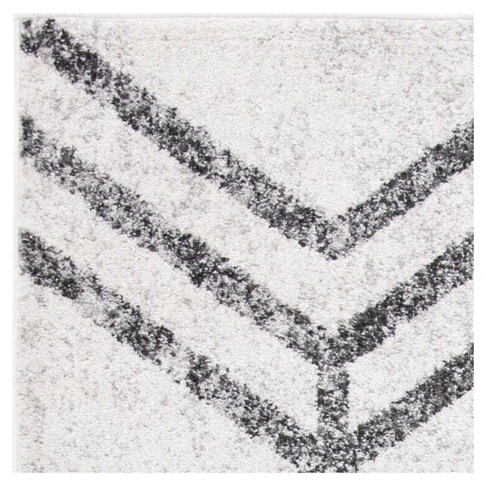 SAFAVIEH Adirondack Bailey Geometric Area Rug, Ivory/Grey, 5'1" x 7'6" - Image 3
