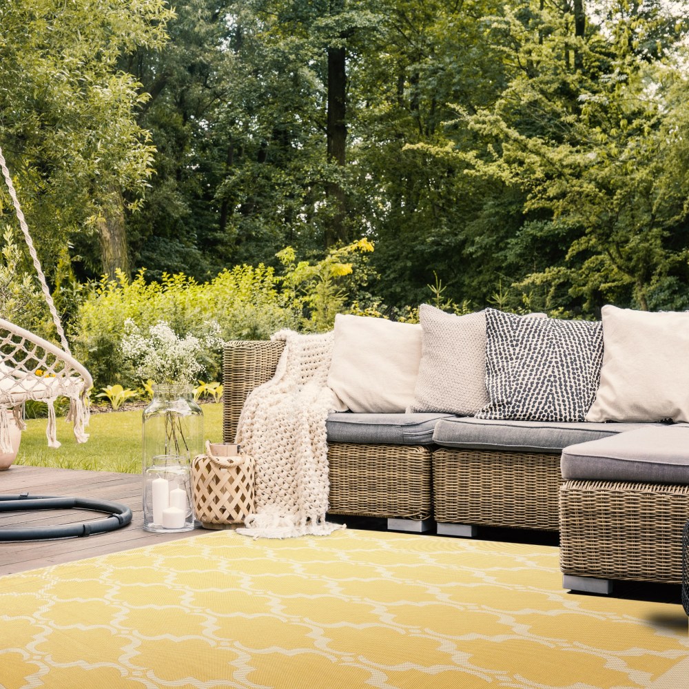 SAFAVIEH Courtyard Estelle Geometric Indoor/Outdoor Area Rug, Yellow/Beige, 5'3" x 7'7" - Image 10