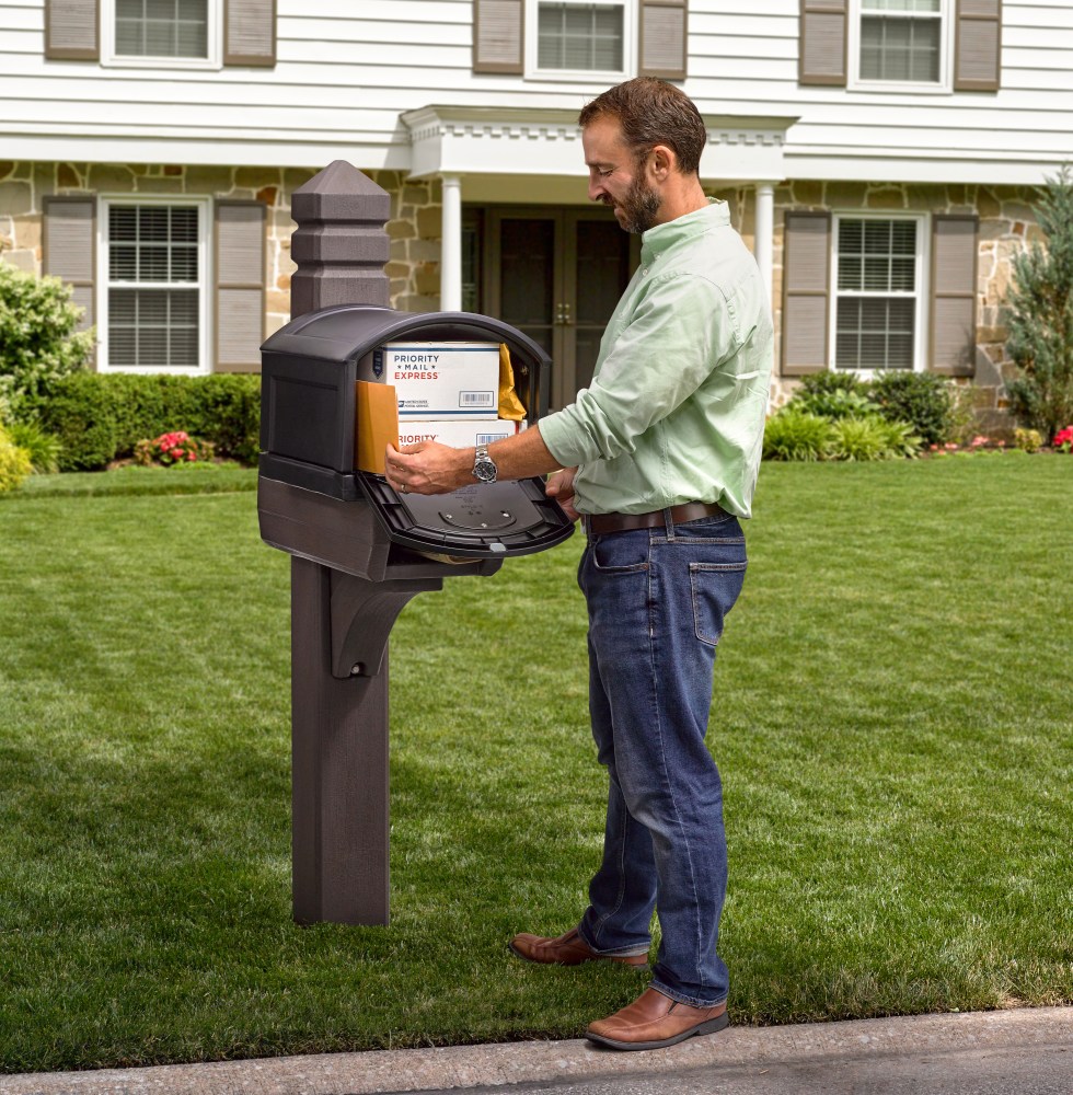 Step2 Lakewood Extra Large T4 Mailbox with Post Kit and Magnetic Closure - Image 7