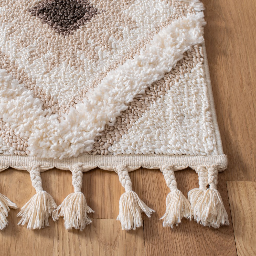 SAFAVIEH Moroccan Tassel Shag Elsie Moroccan Geometric Area Rug, Ivory/Brown, 5'3" x 7'6" - Image 3