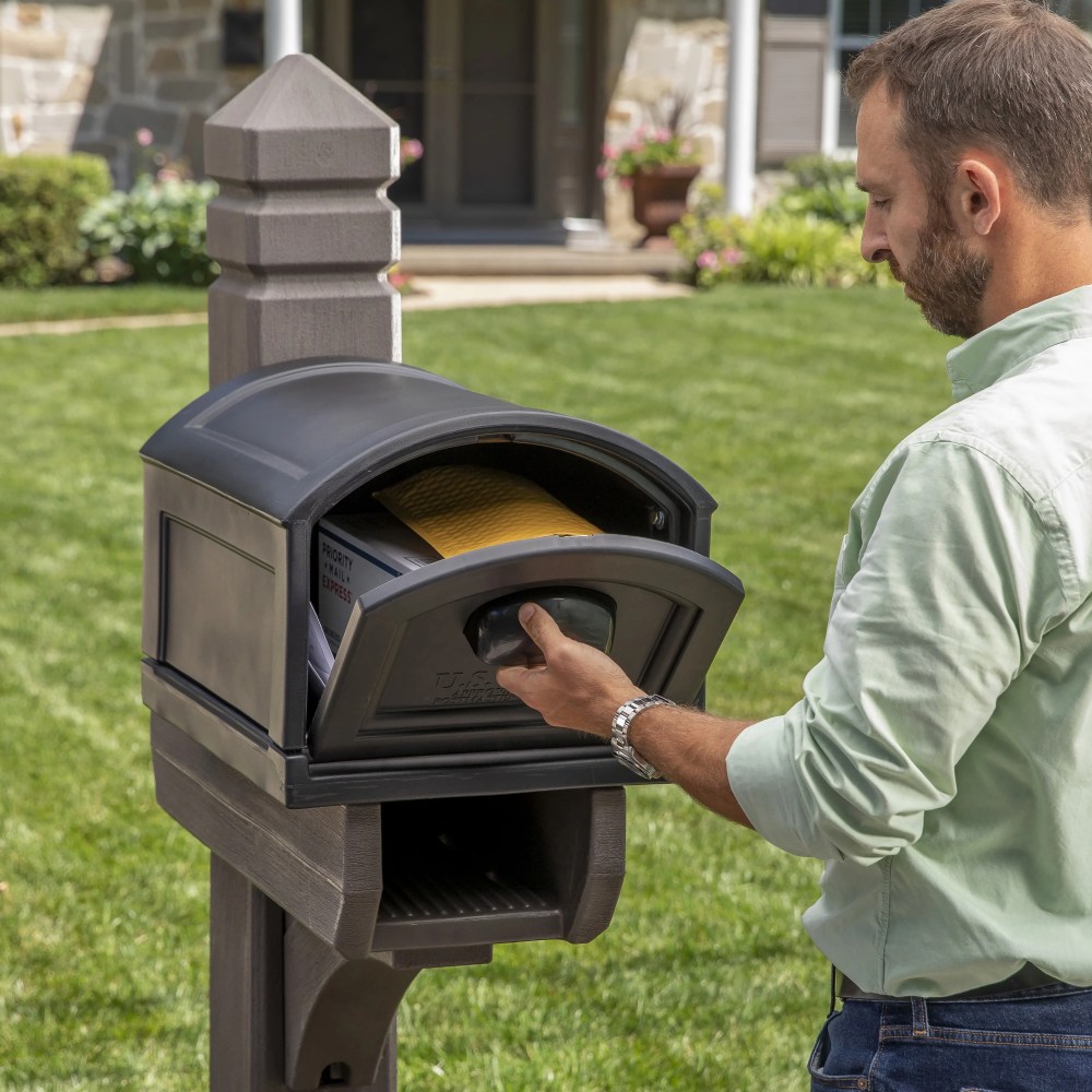 Step2 Lakewood Extra Large T4 Mailbox with Post Kit and Magnetic Closure - Image 10