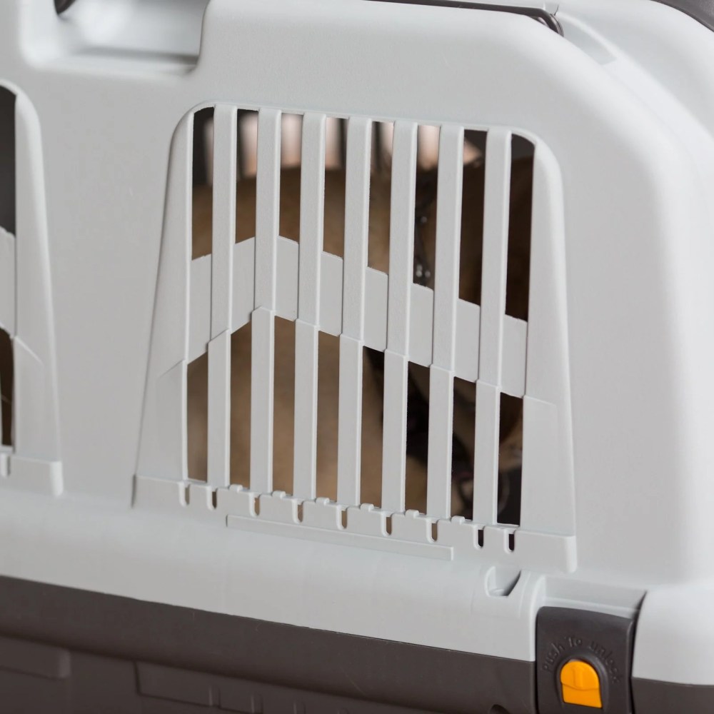 MidWest Homes for Pets Large Skudo Plastic Pet Carrier with Metal Grid Door, Gray, 25 lb Limit - Image 2