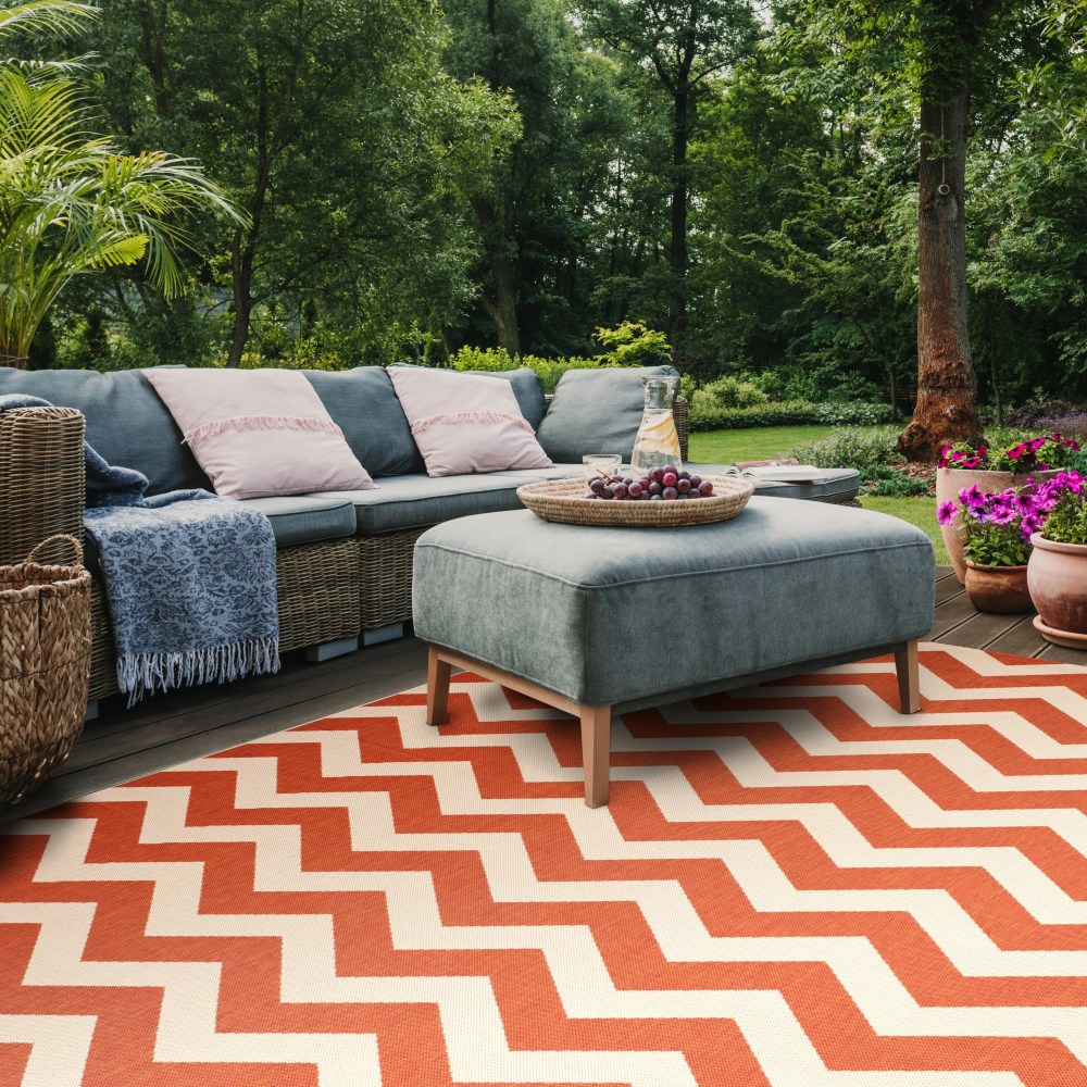 Safavieh Courtyard Bailey Chevron Indoor/Outdoor Area Rug, Terracotta/Beige, 5'3" x 7'7" - Image 8