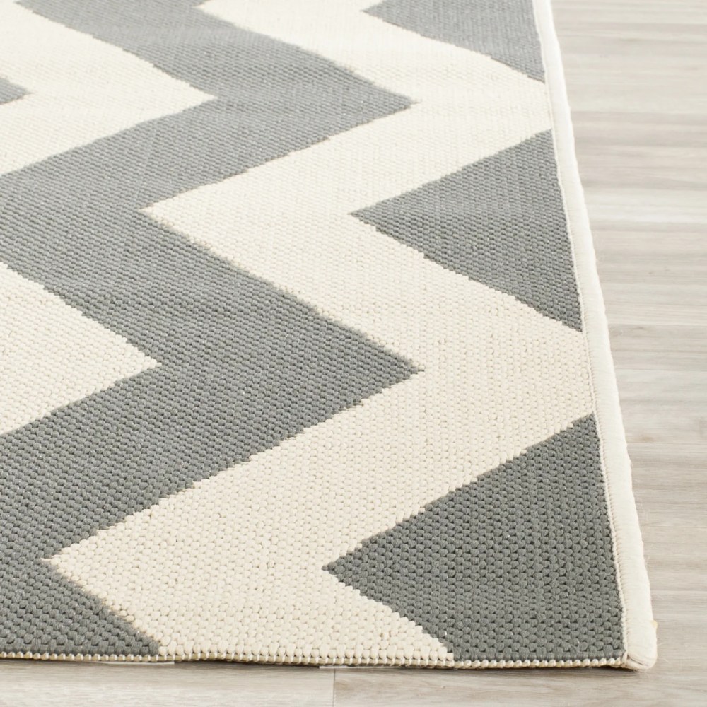 Safavieh Courtyard Ayden Chevron Indoor/Outdoor Area Rug, Gray/Beige, 6'7" x 9'6" - Image 8