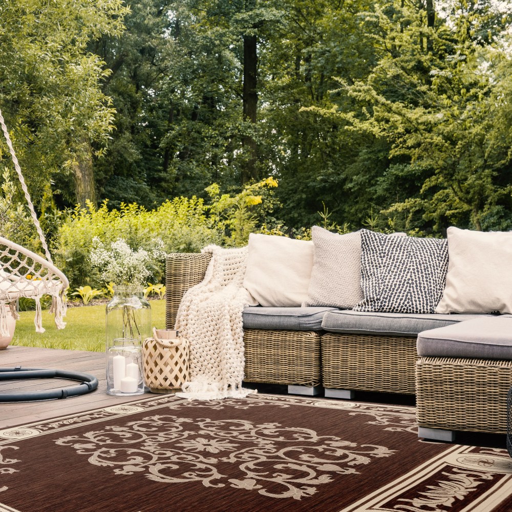 Safavieh Courtyard Cynthia Oriental Indoor/Outdoor Area Rug, Chocolate/Natural, 6'7" x 9'6" - Image 2