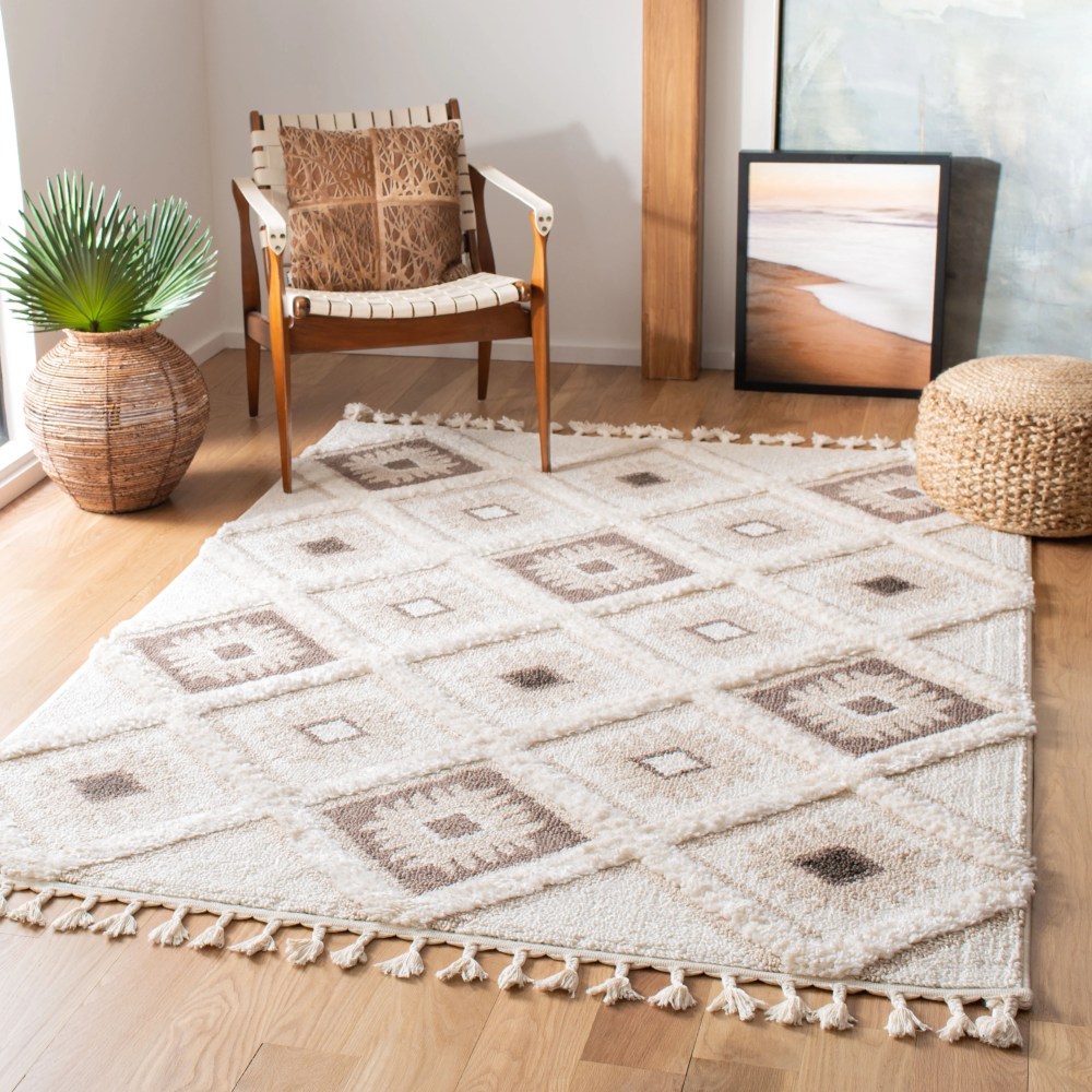 SAFAVIEH Moroccan Tassel Shag Elsie Moroccan Geometric Area Rug, Ivory/Brown, 5'3" x 7'6" - Image 6