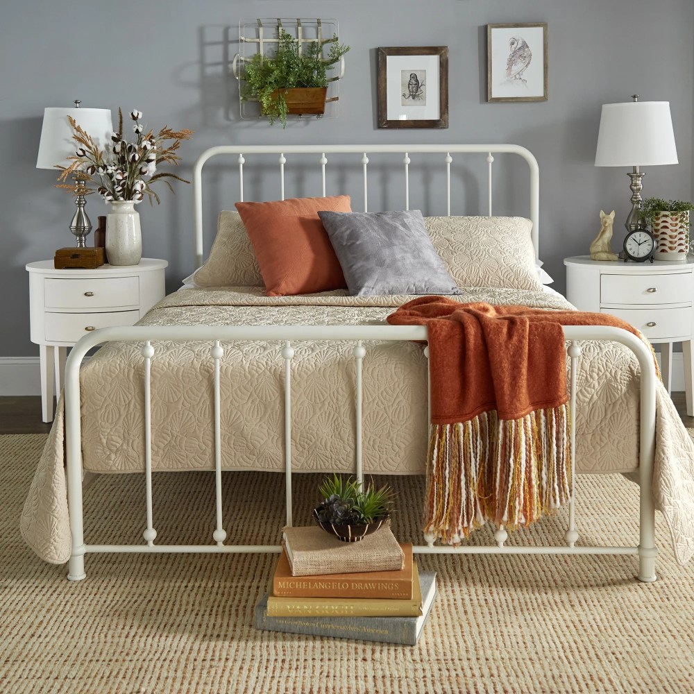 Weston Home Montgomery Spindle Metal Platform Queen Bed,White