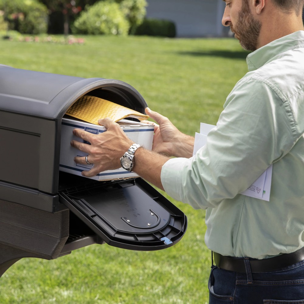 Step2 Lakewood Extra Large T4 Mailbox with Post Kit and Magnetic Closure - Image 11