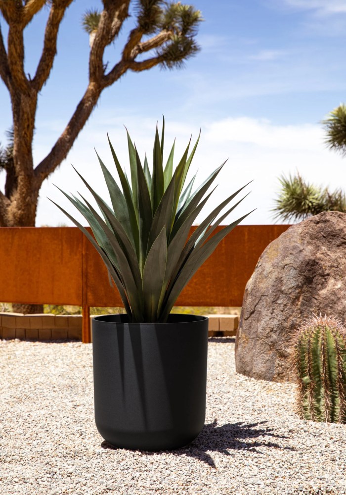 Veradek Mason Series Kona 20" Plastic-Stone Planter - Black - Image 3